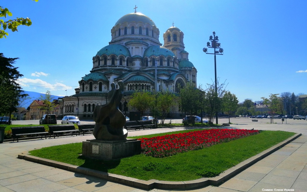 Храм-паметникът Свети Александър Невски“ е една от най-впечатляващите постройки, не